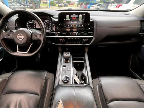 Used 2022 Nissan Pathfinder SL AWD/4WD image 16