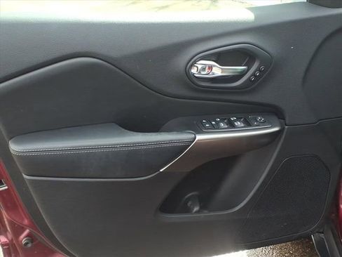 Certified 2019 Jeep Cherokee Limited image 8