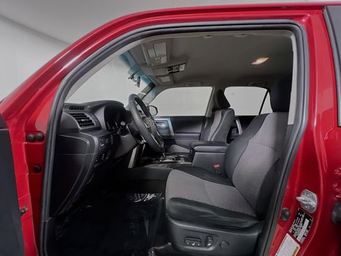 Used 2018 Toyota 4Runner SR5 RWD image 14