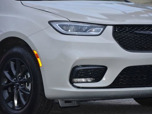 Used 2021 Chrysler Pacifica Touring w/ S Appearance Package image 26