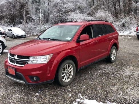 Used 2015 Dodge Journey SXT w/ Flexible Seating Group image 2