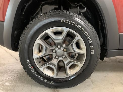 Used 2019 Jeep Cherokee Trailhawk w/ Cold Weather Group AWD/4WD image 27