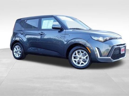 Used 2023 Kia Soul LX w/ Option Group 015 image 2