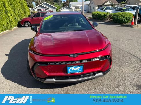 Used 2024 Chevrolet Equinox EV LT w/ LPO, Blackout Package FWD image 18