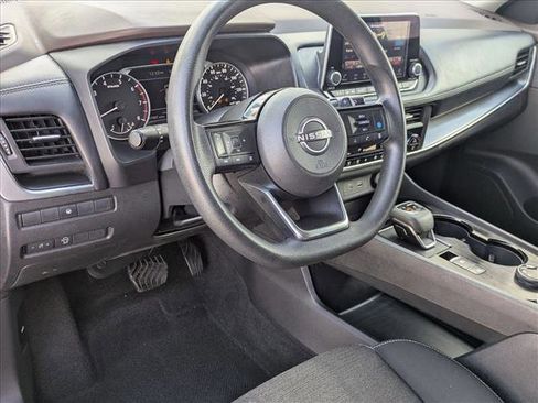 Used 2023 Nissan Rogue SV image 9