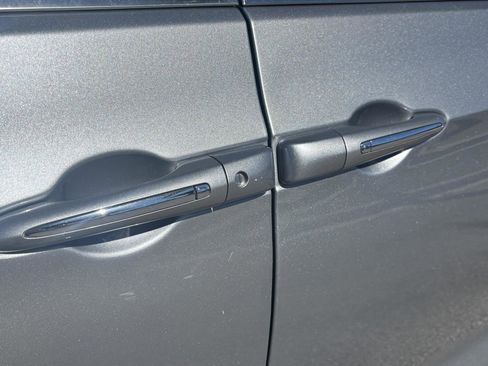 Used 2019 Chrysler Pacifica Touring-L image 37