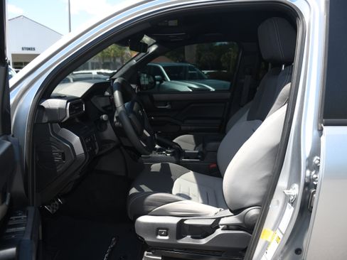 Used 2025 Toyota Tacoma TRD Sport AWD/4WD image 7