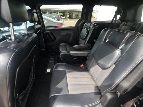 Used 2015 Chrysler Town & Country S FWD image 12