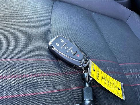 Used 2022 Chevrolet Equinox RS w/ LPO, Floor Liner Package FWD image 11