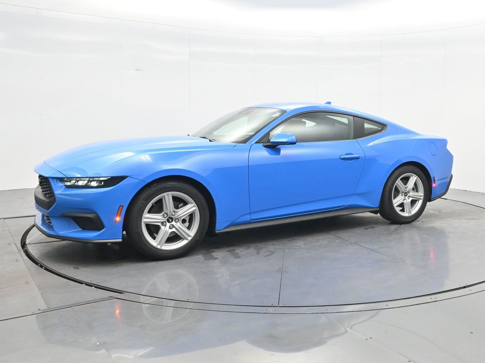 Used 2026 Ford Mustang Coupe RWD image 5