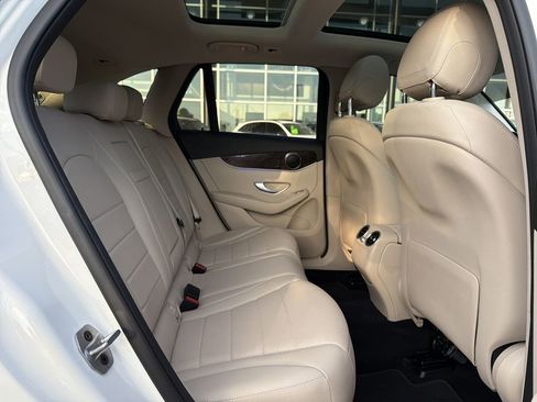 Used 2022 Mercedes-Benz GLC 300 4MATIC image 16