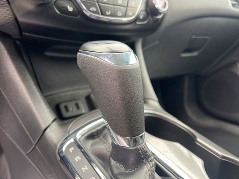 Used 2019 Chevrolet Cruze LT w/ Convenience Package image 20