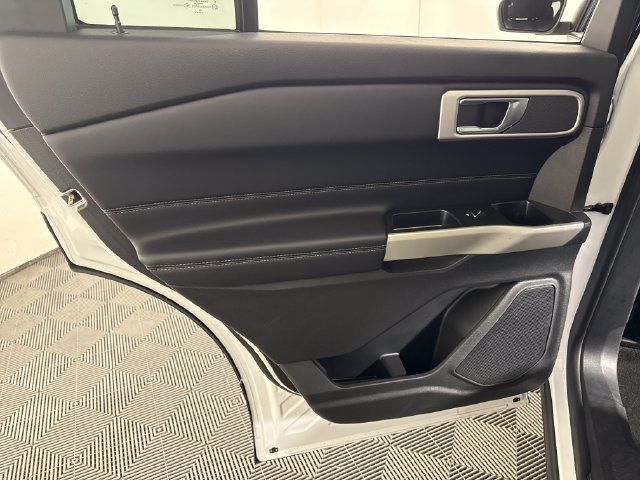 Used 2021 Ford Explorer XLT AWD/4WD image 38