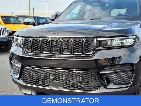 New 2025 Jeep Grand Cherokee Altitude AWD/4WD image 23