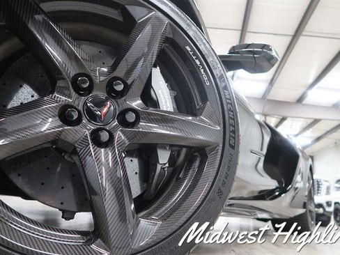 Used 2023 Chevrolet Corvette Z06 RWD image 3