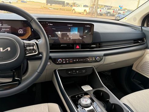 New 2026 Kia Carnival EX FWD image 29