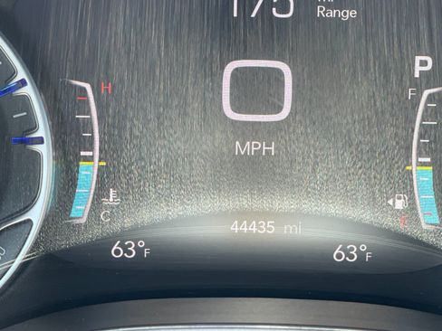 Used 2024 Chrysler Pacifica Touring-L FWD image 30