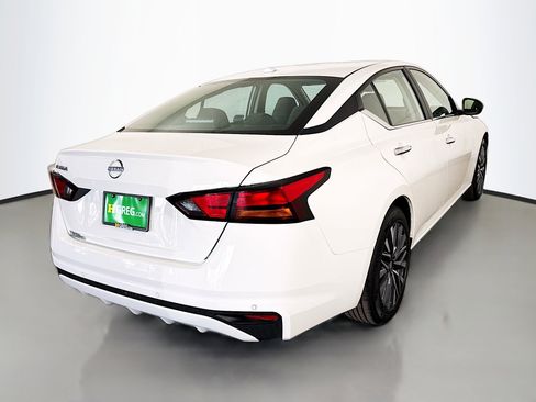 Used 2025 Nissan Altima 2.5 SV image 10