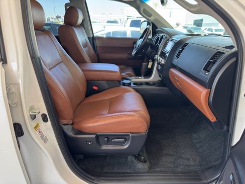 Used 2015 Toyota Sequoia Platinum AWD/4WD image 33