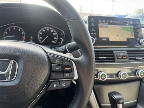 Used 2018 Honda Accord Touring image 25