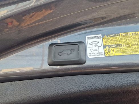 Used 2013 Toyota RAV4 Limited image 29