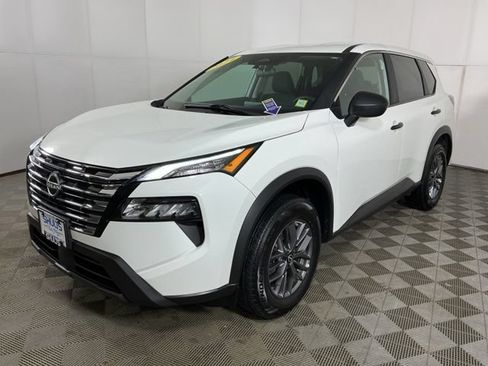 Used 2024 Nissan Rogue S AWD/4WD image 4