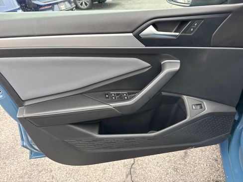 Certified 2025 Volkswagen Jetta SE w/ Sunroof Package image 11