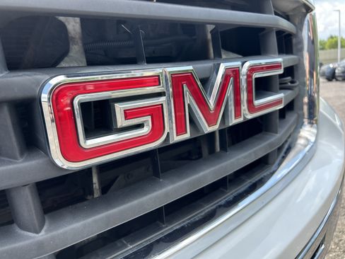 Used 2009 GMC Sierra 2500 W/T w/ Snow Plow Prep Package AWD/4WD image 21