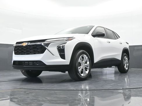 Used 2024 Chevrolet Trax LS FWD image 53