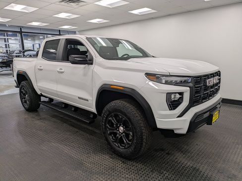 Used 2024 GMC Canyon Elevation image 3