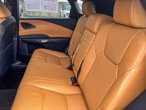 Used 2024 Lexus RX 350 Premium Plus w/ Convenience Package image 18