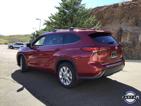 Used 2023 Toyota Highlander Limited image 11
