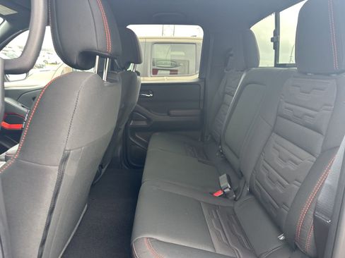 Used 2025 Nissan Frontier PRO-4X image 32