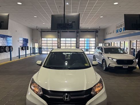 Used 2017 Honda HR-V LX image 12