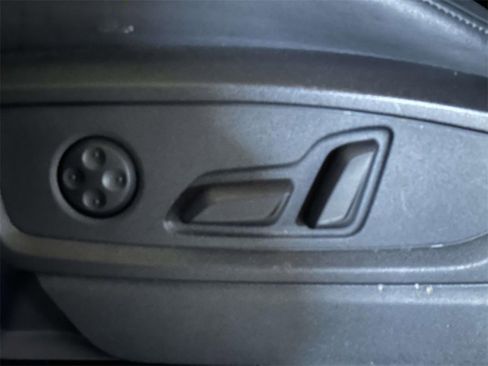 Used 2025 Audi Q5 2.0T Premium w/ Convenience Plus Package image 16