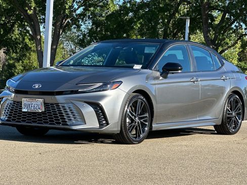 Used 2025 Toyota Camry XSE image 9