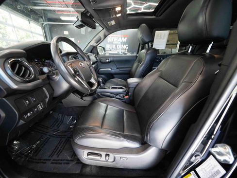 Used 2023 Toyota Tacoma TRD Sport w/ TRD Premium Sport Package AWD/4WD image 9