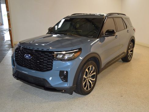 Used 2025 Ford Explorer ST-Line RWD image 7