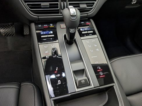 New 2026 Porsche Macan Turbo image 23