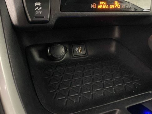 Used 2024 Toyota RAV4 LE AWD/4WD image 15