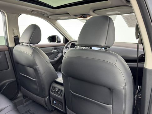 Used 2022 Nissan Rogue SL w/ SL Premium Package image 33