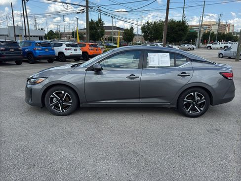 Used 2025 Nissan Sentra SV FWD image 5