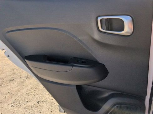 Used 2025 Hyundai Venue SEL FWD image 26