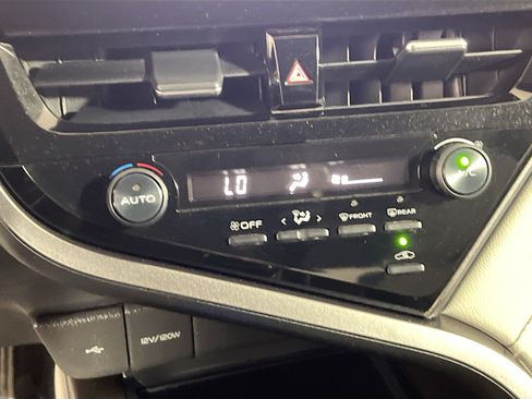 Used 2021 Toyota Camry SE FWD image 24