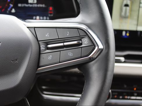 Used 2025 Chevrolet Equinox LT w/ Convenience Package II image 12