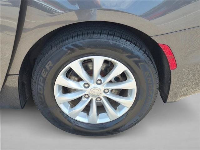 Used 2018 Chrysler Pacifica Touring Plus FWD image 27