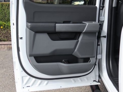 Used 2021 Ford F150 XLT image 40