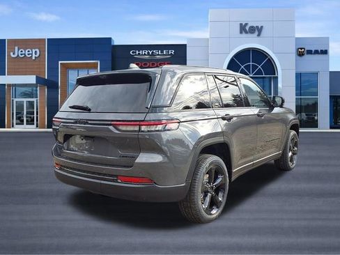 New 2025 Jeep Grand Cherokee Limited w/ Luxury Tech Group II AWD/4WD image 4
