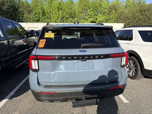 Used 2025 Ford Explorer Active image 17
