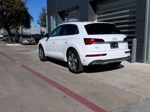Used 2023 Audi Q5 2.0T Premium w/ Convenience Package image 8